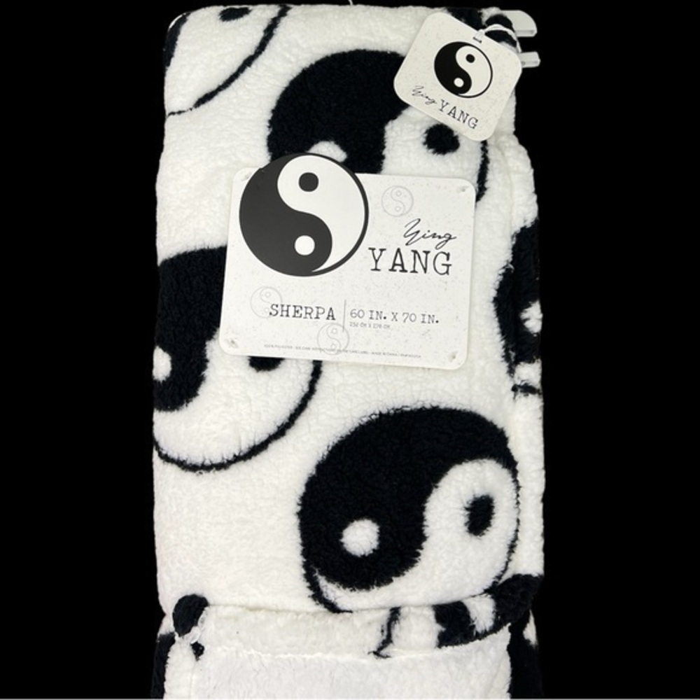 Ying Yang - ‘Ying Yang Symbol’ Plush Sherpa Throw. 60” x 70”. NWT. Firm!
